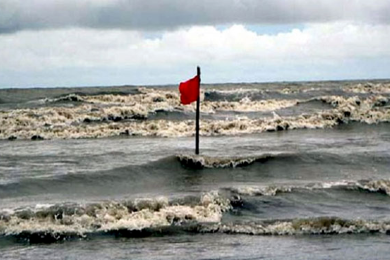 ৩ নম্বর সতর্কতা সংকেত জারি